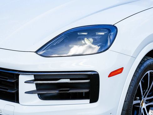 Used 2024 Porsche Cayenne Coupe AWD/4WD image 8