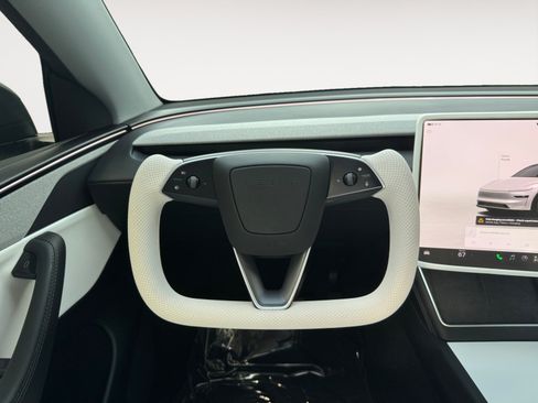 Used 2026 Tesla Model Y AWD image 12