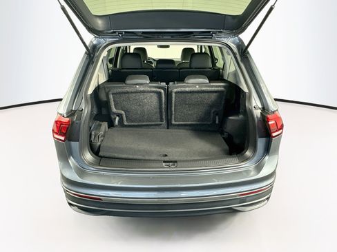 Used 2023 Volkswagen Tiguan SE w/ Panoramic Sunroof Package FWD image 31