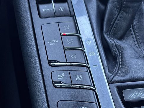 Used 2019 Porsche Macan image 32