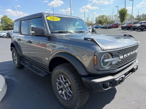 New 2025 Ford Bronco Badlands image 4