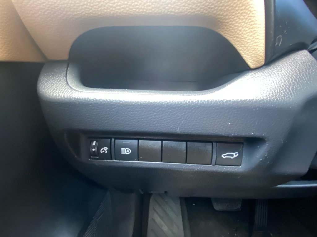 Used 2020 Toyota RAV4 XLE w/ Convenience Package AWD/4WD image 17