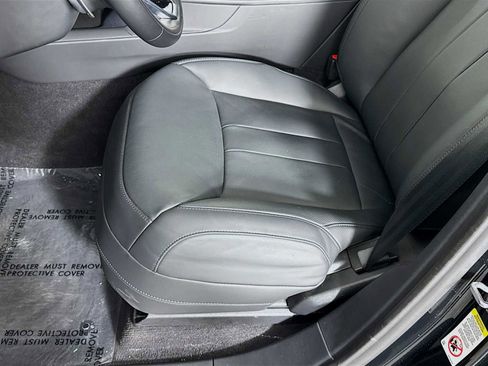 Used 2025 Land Rover Range Rover Sport SE image 21