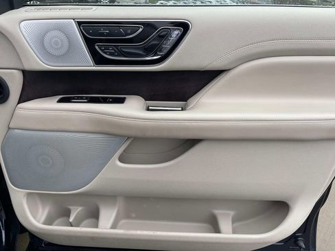 Used 2021 Lincoln Navigator L Reserve w/ Luxury Package image 27