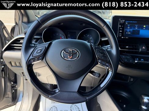 Used 2018 Toyota C-HR XLE FWD image 28