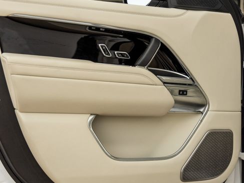 Used 2025 Land Rover Range Rover Long Wheelbase Autobiography image 15