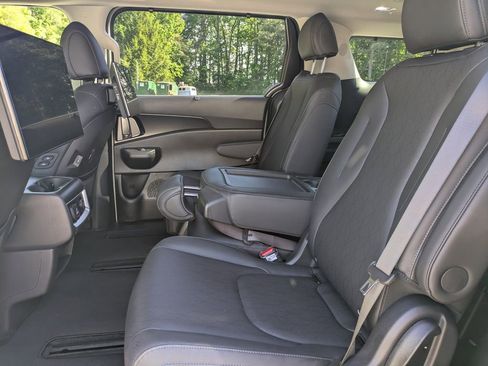 Used 2025 Kia Carnival SX FWD image 14