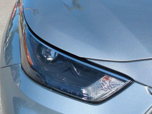 Used 2023 Toyota Highlander XLE image 10