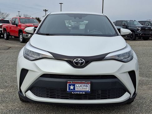 Used 2022 Toyota C-HR XLE image 4
