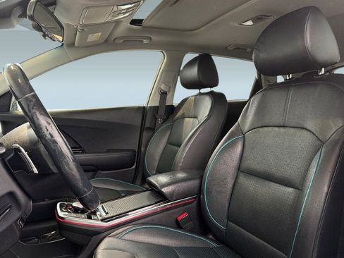 Used 2022 Kia Niro EX Premium image 5