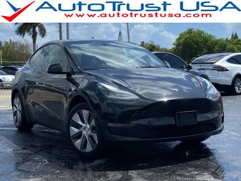 Used 2023 Tesla Model Y Long Range AWD/4WD image 1