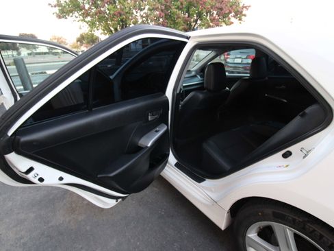 Used 2013 Toyota Camry SE image 8