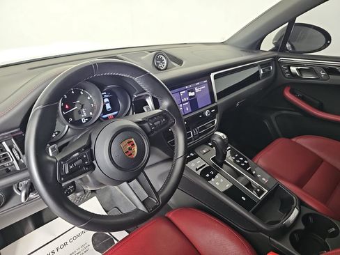 Used 2024 Porsche Macan AWD/4WD image 16
