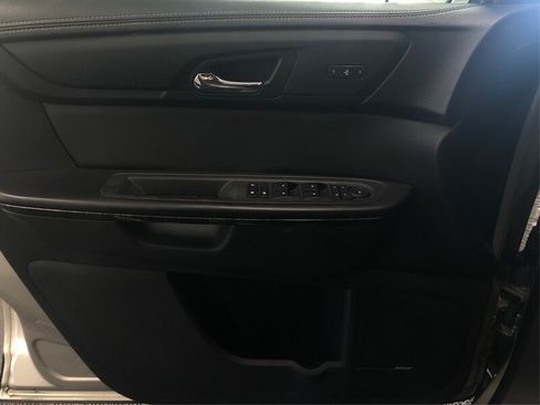Used 2015 GMC Acadia SLT w/ Technology Package AWD/4WD image 16