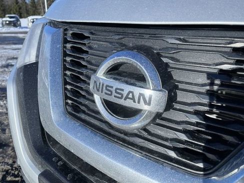 Used 2017 Nissan Rogue SV w/ SV Premium Package image 31