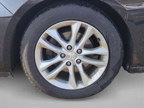 Used 2017 Chevrolet Malibu LT image 9