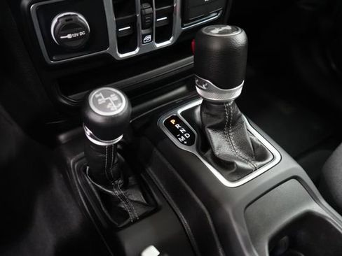 Used 2025 Jeep Wrangler Unlimited Sahara image 45