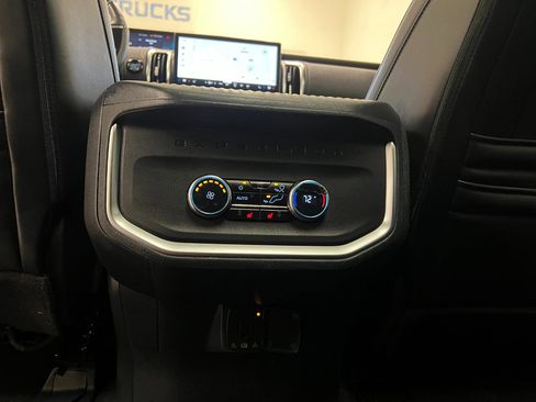 Used 2025 Ford Expedition Max Platinum AWD/4WD image 60