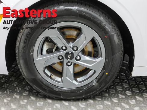 Used 2022 Kia K5 LXS image 31