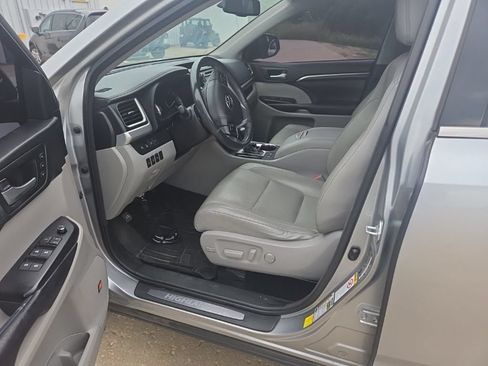 Used 2016 Toyota Highlander Limited Platinum FWD image 21