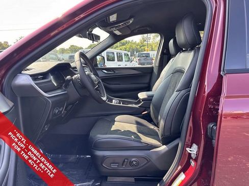 New 2025 Jeep Grand Cherokee L Altitude image 4