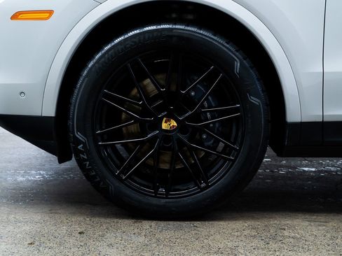Used 2024 Porsche Cayenne image 7