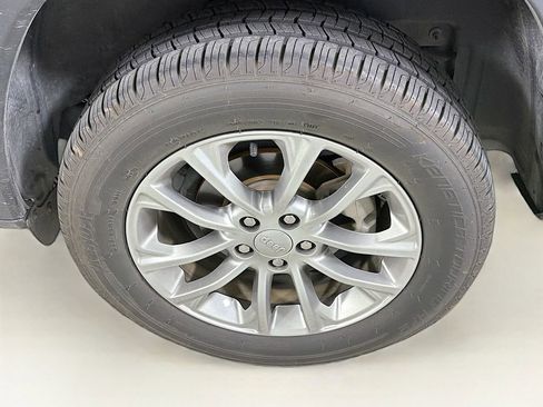 Used 2021 Jeep Cherokee Latitude Plus image 28