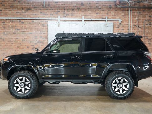 Used 2017 Toyota 4Runner TRD Off-Road image 1