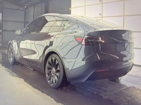 Used 2022 Tesla Model Y Performance image 3