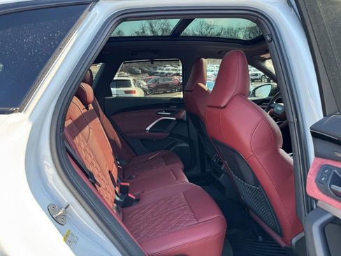 New 2025 Audi SQ5 Prestige image 7