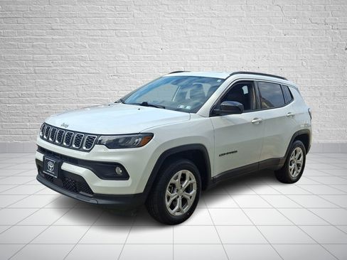 Used 2024 Jeep Compass Latitude AWD/4WD image 3