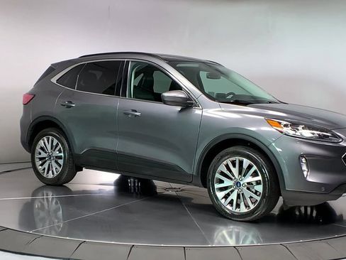 Used 2022 Ford Escape Titanium w/ Class II Trailer Tow Package image 2