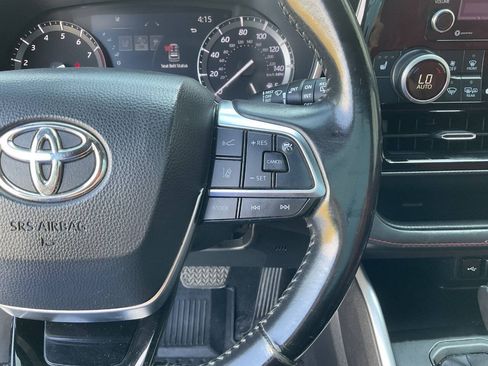 Used 2021 Toyota Highlander XSE AWD/4WD image 19