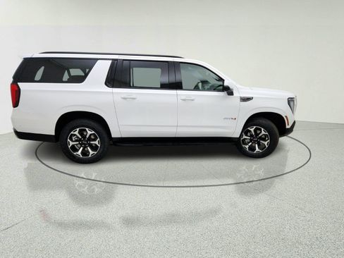 Used 2025 GMC Yukon XL AT4 AWD/4WD image 7