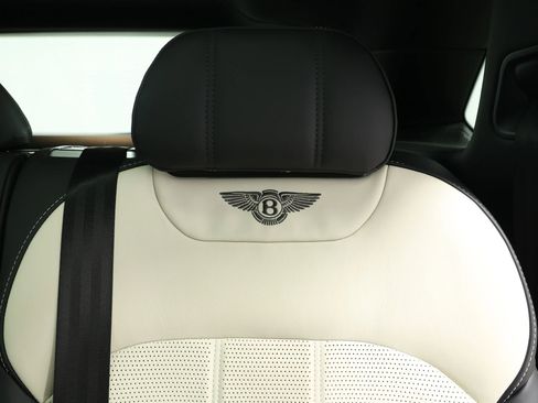 Used 2019 Bentley Bentayga image 53