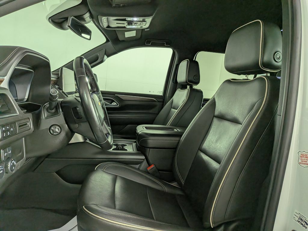 Used 2023 Chevrolet Suburban Premier AWD/4WD image 18