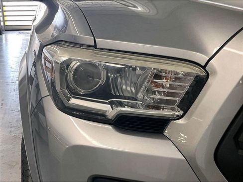 Used 2018 Toyota Tacoma SR5 image 31