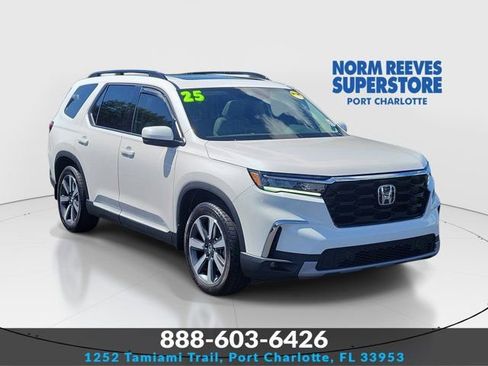 Certified 2025 Honda Pilot Touring image 1