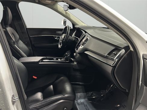 Used 2020 Volvo XC90 T6 Momentum AWD/4WD image 14