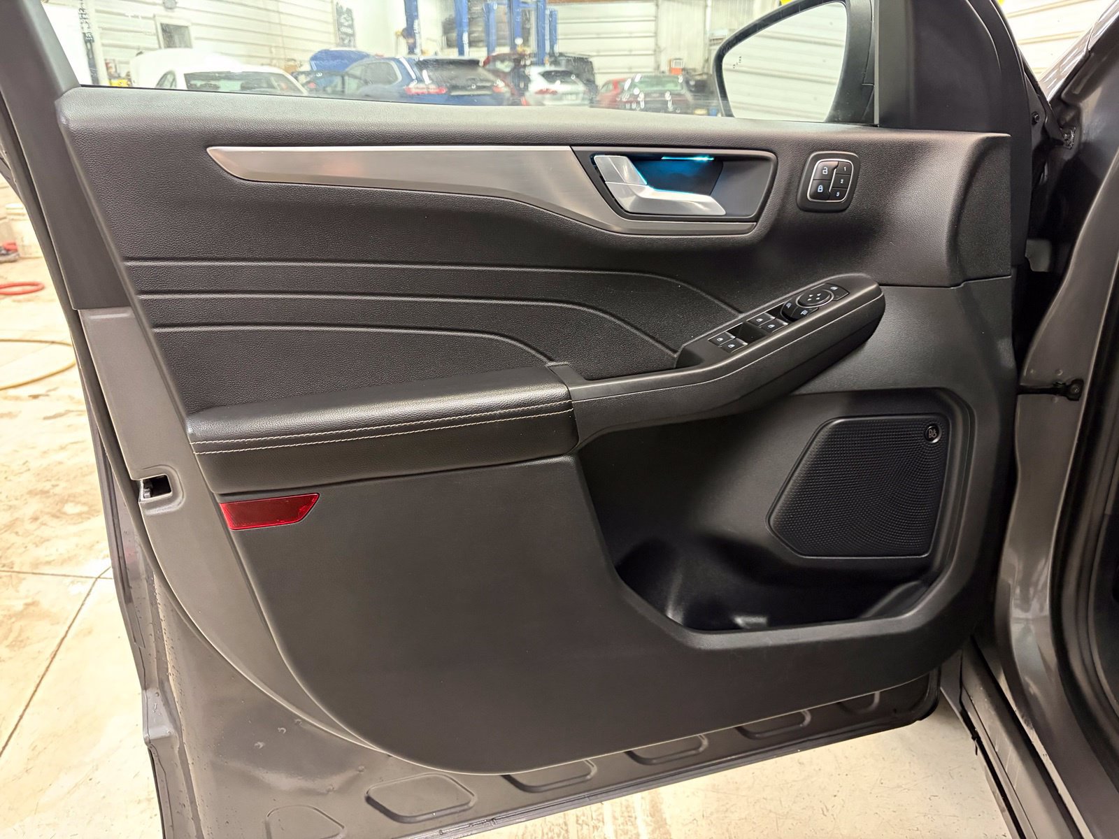 Used 2021 Ford Escape Titanium AWD/4WD image 11