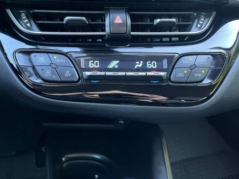 Used 2020 Toyota C-HR LE image 35