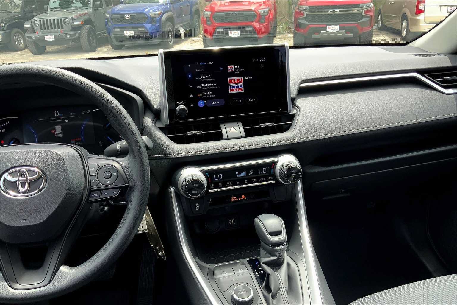 Used 2025 Toyota RAV4 LE AWD/4WD image 7