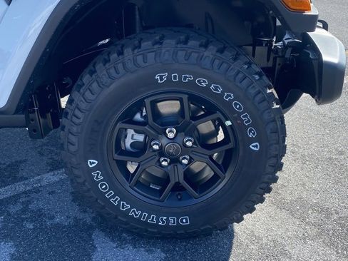 New 2025 Jeep Gladiator Willys image 11