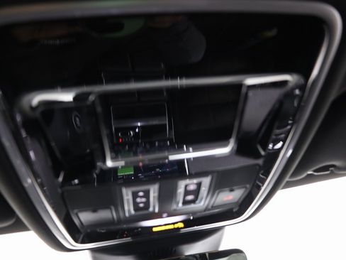 Used 2018 Land Rover Range Rover Velar S image 26