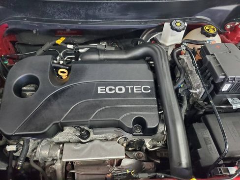 Used 2020 Chevrolet Equinox LT w/ Driver Convenience Package FWD image 4
