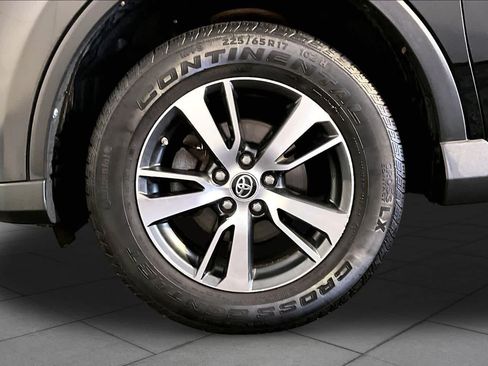 Used 2018 Toyota RAV4 XLE AWD/4WD image 11
