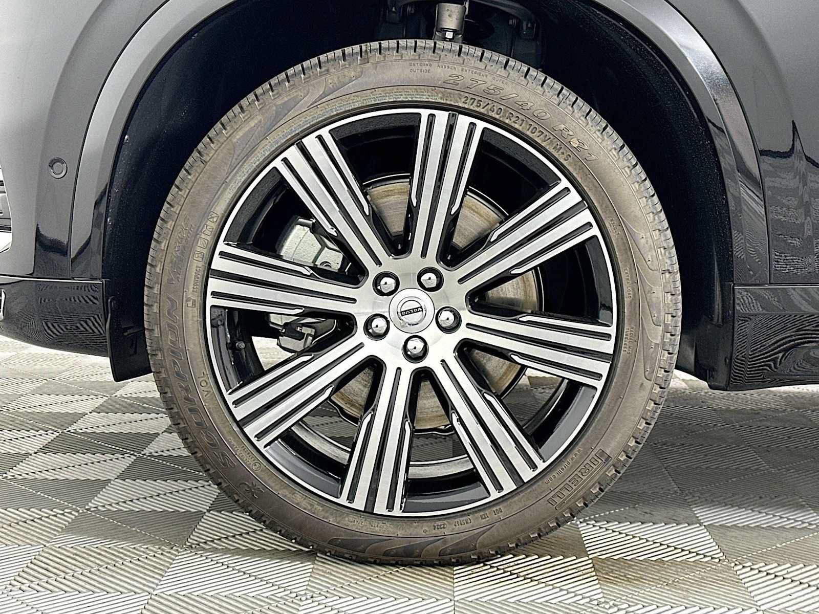 Certified 2025 Volvo XC90 T8 Plus w/ Protection Package Premier AWD/4WD image 28