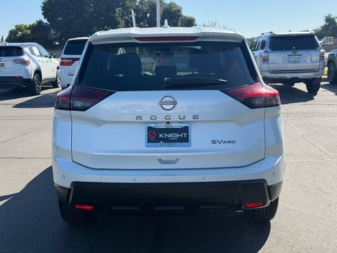 Used 2024 Nissan Rogue SV AWD/4WD image 7