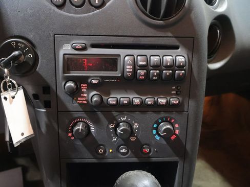 Used 2004 Pontiac Grand Prix GT2 w/ GT Sport Appearance Package FWD image 24