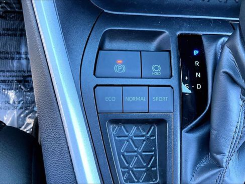 Used 2024 Toyota RAV4 LE image 33